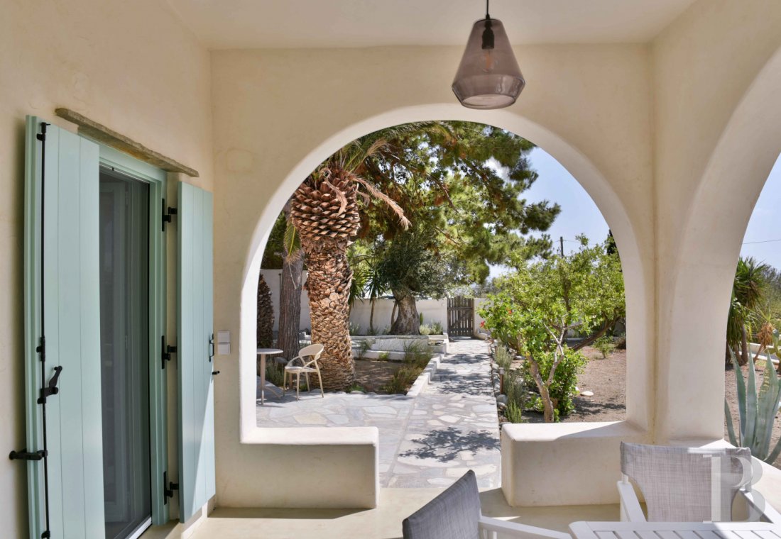 A former olive farm transformed into a charming house on the island of Tinos, in the north of the Cyclades - photo  n°2